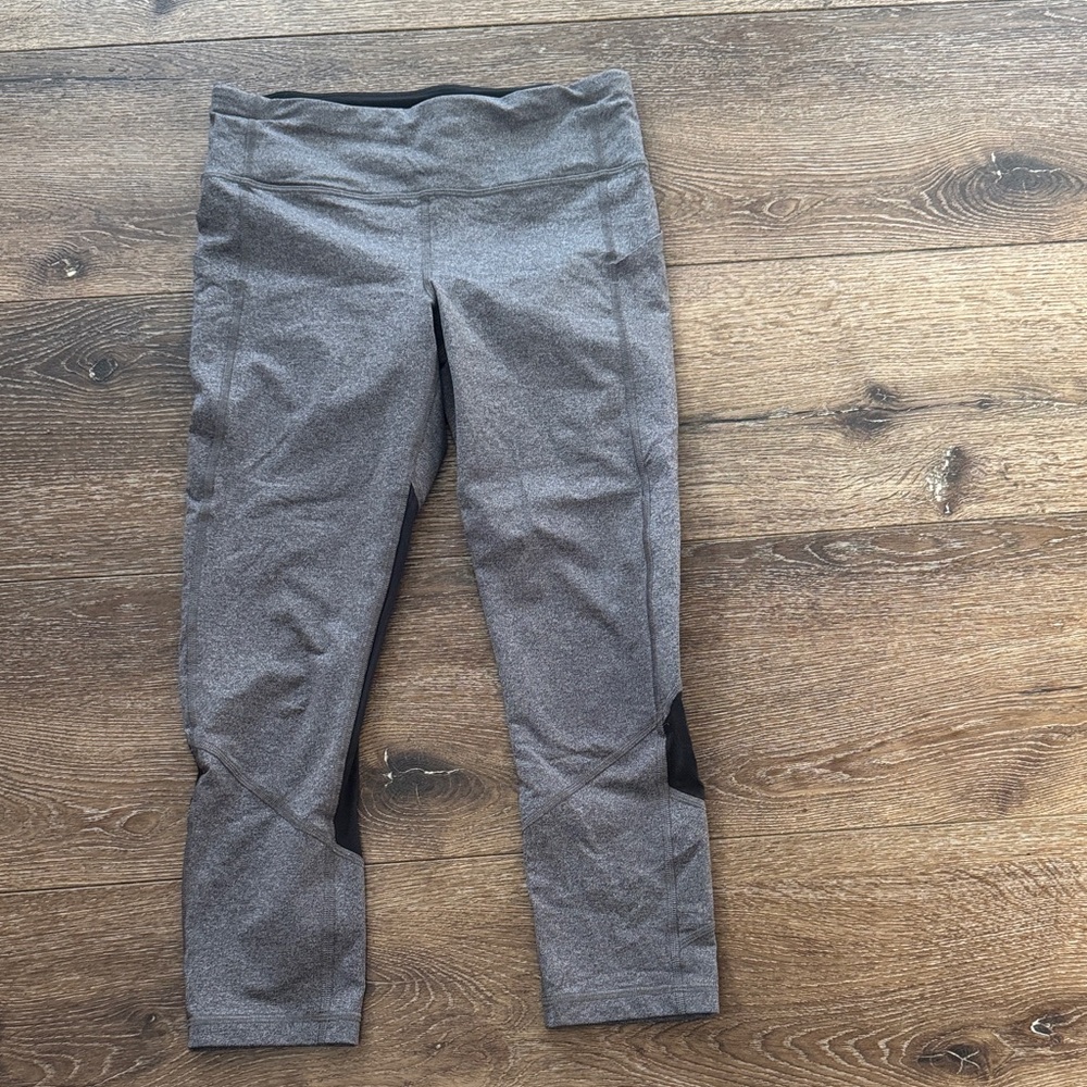 Lululemon cropped leggings 6ā